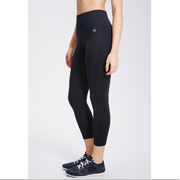 Forever 21 Pants - π NWOT Forever 21 High Waist Capri Leggings π€ Forever 21 Pants - π NWOT Forever 21 High Waist Capri Leggings π€